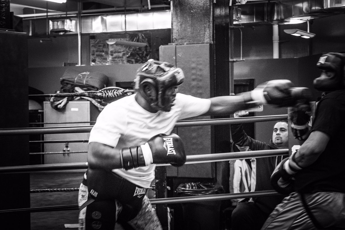 KIDCHOCOLATE's tweet photo. This is what office work looks like to me #teamkidchocolate #waitforit #comebackinprogress https://t.co/GqCH06vkWT