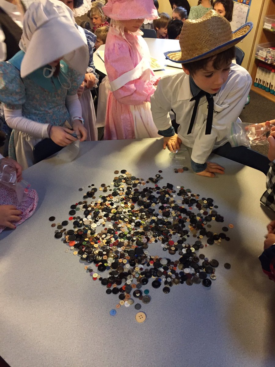 amc1409's tweet photo. Button trading before our Journey! #wagontrainlife #lamplighterlearns #secondgrade #pioneers https://t.co/sBZ5Bx84BW