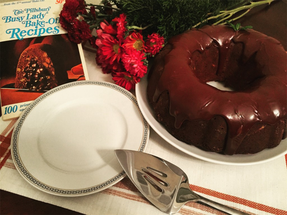 Tunnel of Fudge Cake, a 1966 Pillsbury Bake-Off runner up that brought bundt pans into American homes <a href="/AmericasTable/">The American Table</a> americantable.org/2016/01/recipe…