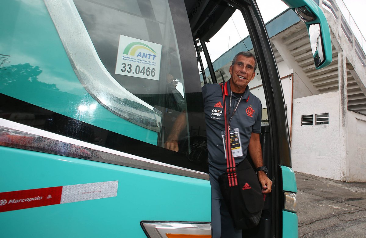 Flamengo's tweet photo. Chegada no estádio, o carinho da Nação e aquela selfie! #GarotosDoNinho #SBNxFLA https://t.co/7PDSBQO6RI
