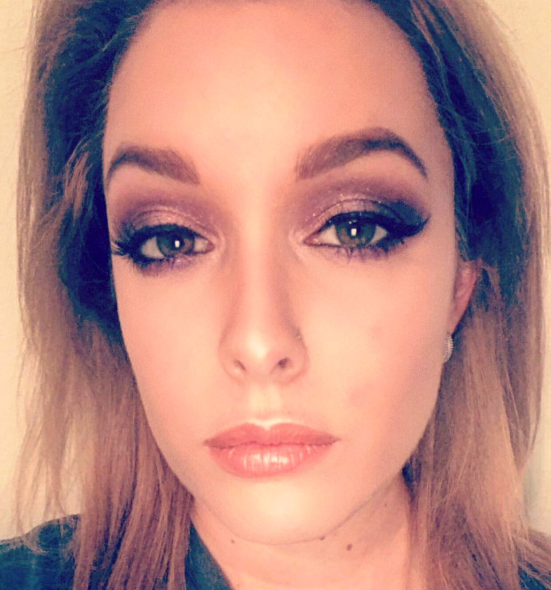 Glamslore's tweet photo. New Year's Eve was on point. However haven't done my makeup since 😹 https://t.co/WgmusgjouK