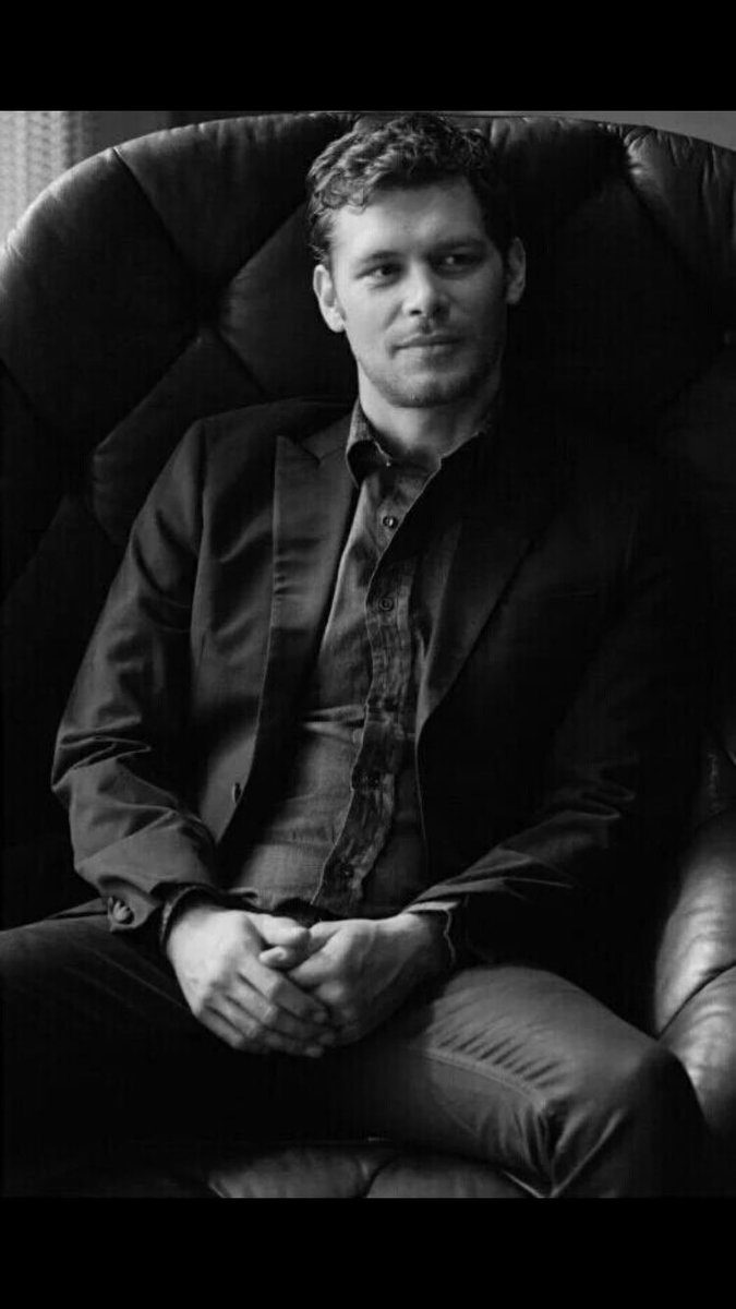 Mm who wants this sexxxy cock *he smiles and takes pics of him self*