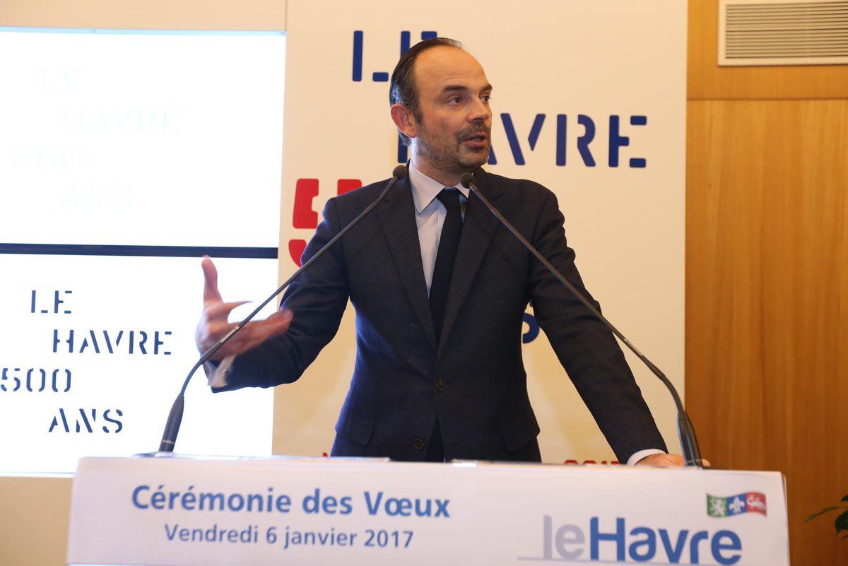 LH_LeHavre's tweet photo. #voeux2017 @EPhilippe_LH En 2017 nous vivrons une triple révolution : Technologique, Géographique, Spirituelle #LeHavre500ans #LH https://t.co/fVPo5ZkDg5