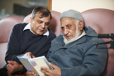 SheffieldHCP's tweet photo. Winter can be a lonely time for the elderly, especially for the vulnerable. Could you become a #CommunityFriend ? https://t.co/iFkMwfvZHR https://t.co/uj3aeKhacT