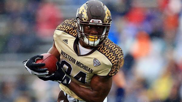 NFLFanReports's tweet photo. Who are the Top 5 #NFLDraft Wide Receivers? Rankings Here: https://t.co/ivpxJVnQW4 https://t.co/Cx49GFDCXZ