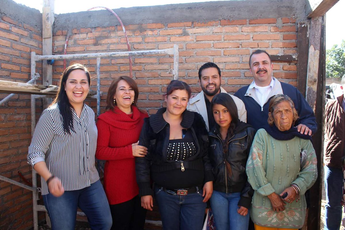 IMPLANDGO's tweet photo. Construcción de 30 cuartos, se contribuye a la disminución d hacinamiento(30 beneficiarias) #FAIS #IMPLANdurango #copladem @DurangoGob https://t.co/qQQrdo6GCE