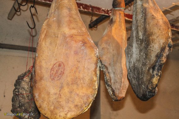 VillagesdeCorse's tweet photo. #CharcuterieCorse Piazzoli Jean-Pascal à #Linguizzetta #Figatellu #Coppa #Lonzu #Figatelli #Prisuttu #Lonzi https://t.co/UL05s9JhhB https://t.co/VaJYQApeNS
