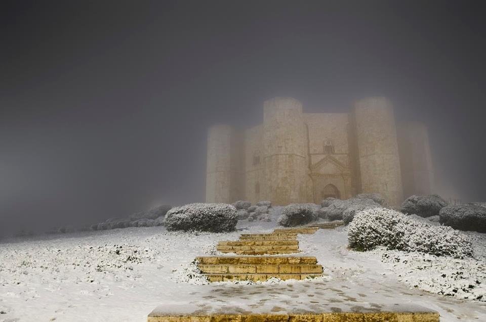 Once upon a time an enchanted land and inside there was a castle... (now it's your turn. Tell me your story) #apulia #winter #snow #cold