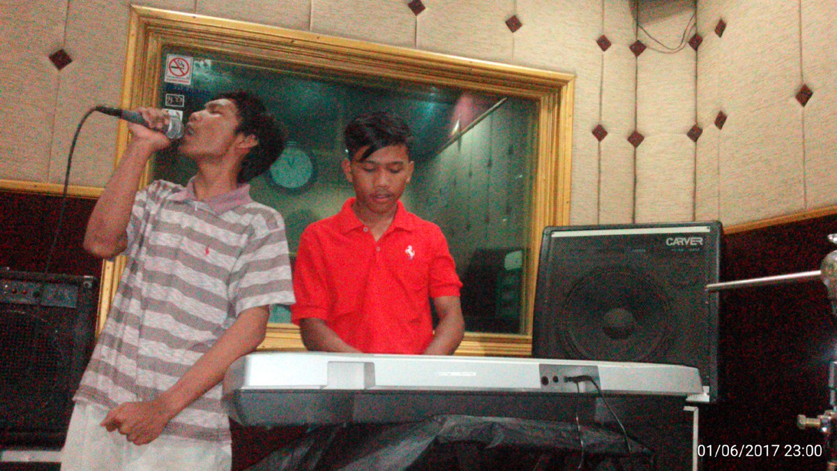Gangsparadise10's tweet photo. Gangsta paradise #vocal and keyboardist https://t.co/bPXmpZDgOU