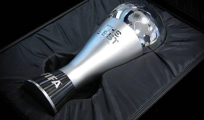 Meridianoonline's tweet image. #TheBest #Fútbol || La FIFA revela el trofeo "The Best" bit.ly/2i0G0NP