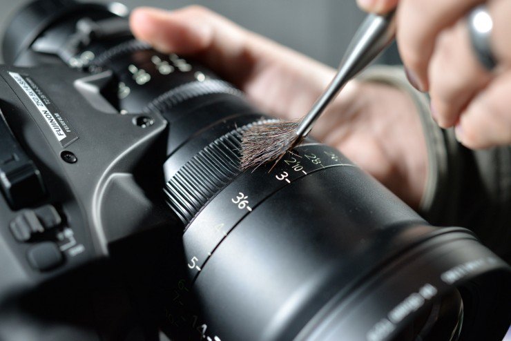 nofilmschool's tweet image. 12 do's and don'ts for maintaining your lenses bit.ly/2iYPiZl