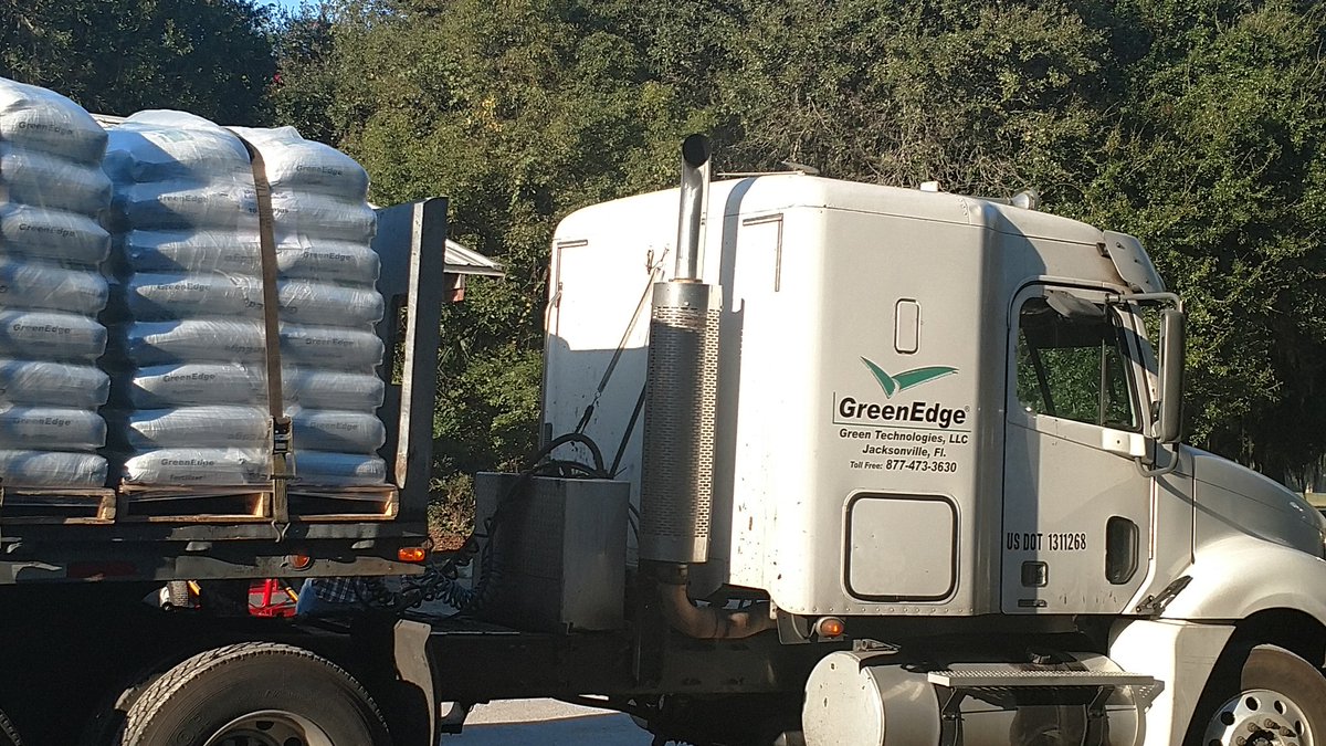 10-2-5 @GreenEdge1 combination of 6-4-0/ 8-2-0 w/ calcium nitrate, sul-po-mag and a.sulfate on a homogeneous prill.