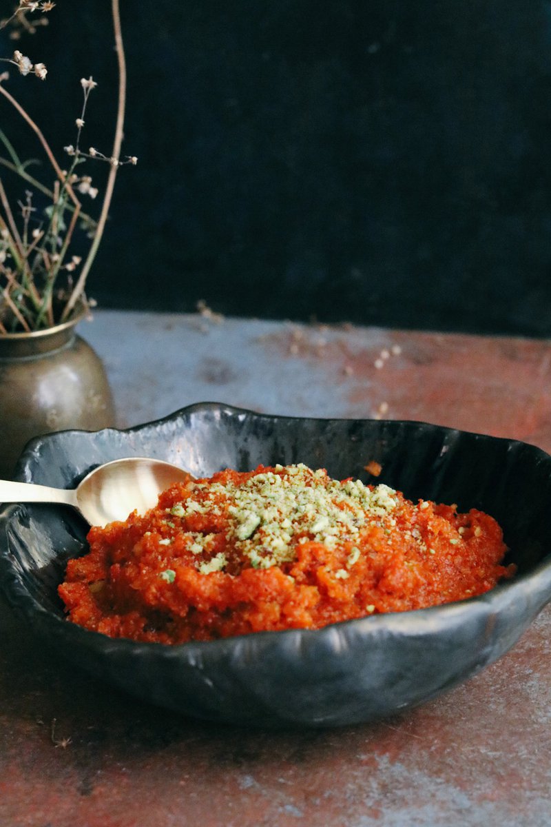 bonneboucee's tweet photo. Gajar ka halwa for the win ☃️💙 #foodphotographyandfoodstyling https://t.co/rrK5Uk6oI1