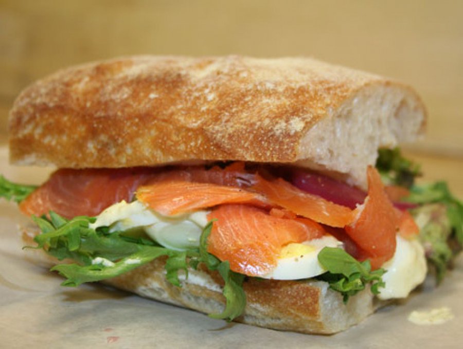 It's lunch time! Hungry and don't know what to eat? We have delicious options of sandwiches! Our spot today: #universityofchicago