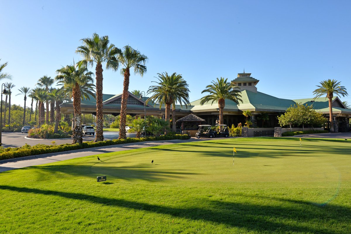 Make sure to stop by our putting green before your next round at Bali Hai #whyilovethisgame