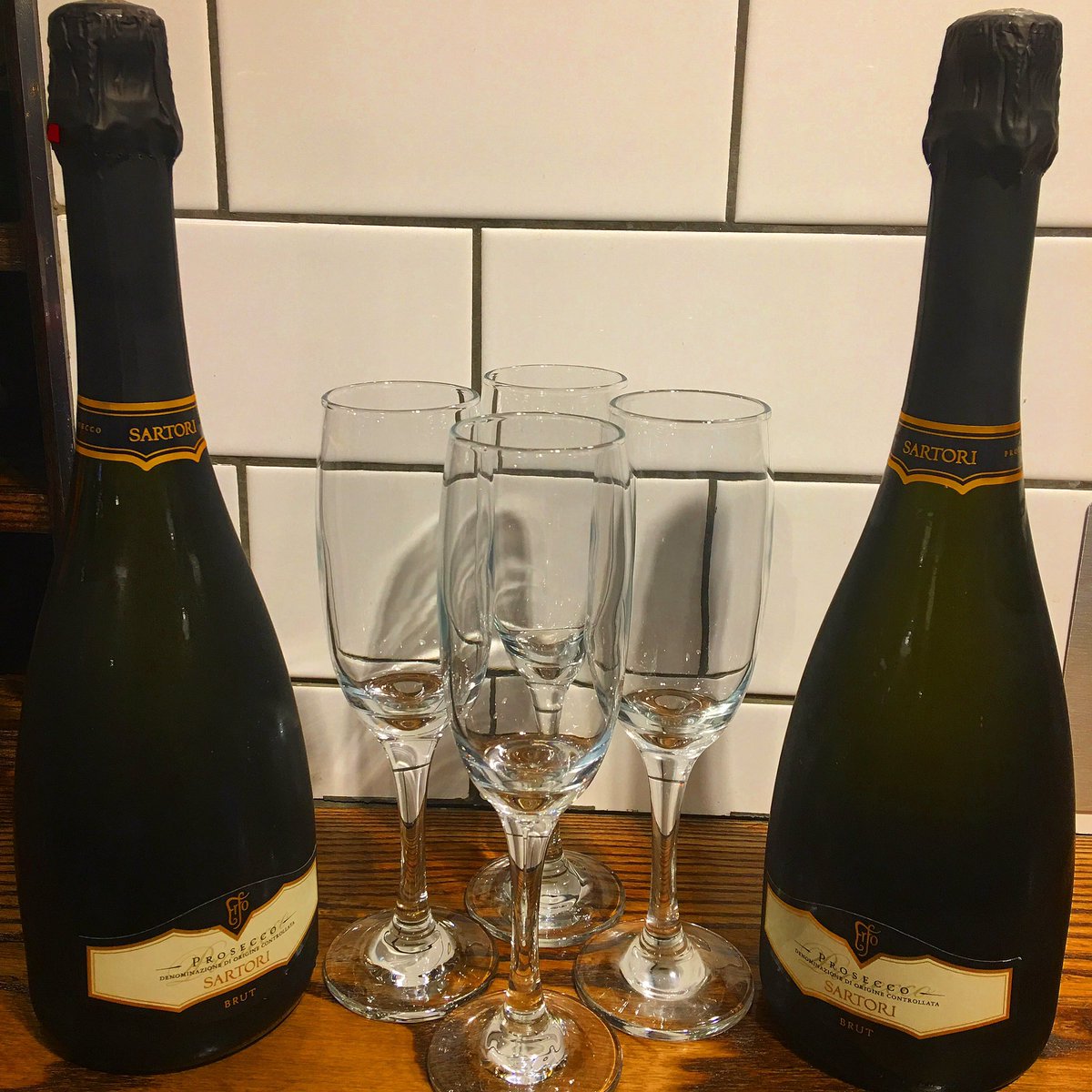 It's Friday and that means one thing, it's Fizz Friday at The Sir John Falstaff all bottles of Prosecco are just £9.95, don't miss out 🍾🍾🍾🍾