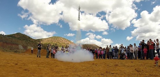Mausonaut's tweet photo. ... and we launched 2 rockets for the visitors of the #MoonWalkEU project. More about in the image gallery: https://t.co/I5sq2tDL9s #my2016 https://t.co/ncZ3lT2Prl