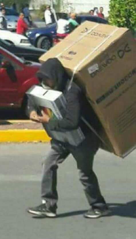 SorJuanaInes22's tweet photo. "El #PRI saquea pero deja saquear..." https://t.co/3cuxohOMLA