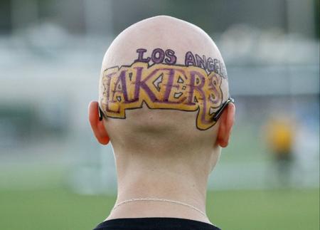 #flashbackfriday to when <a href="/BreescakesLA/">Bree Miller</a> drew this FREEHAND and nailed it. <a href="/LALakersLive/">Los Angeles Lakers</a> #baldbillboard