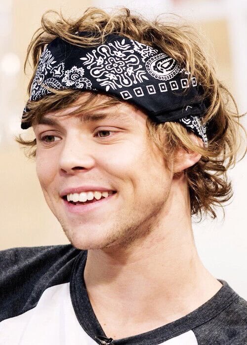 MAJESTYMlNAJ's tweet image. Ashton Irwin appreciation tweet✨