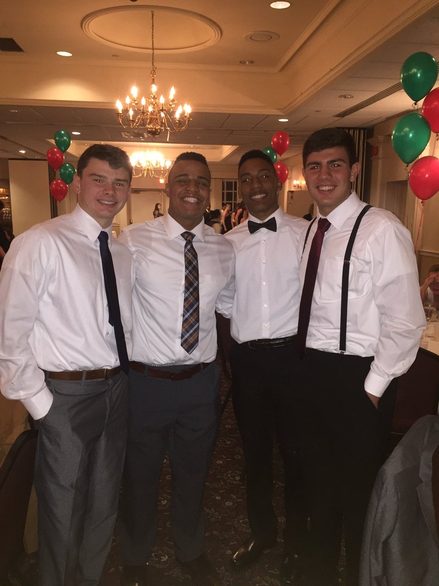 djones____'s tweet photo. happy birthday big marc 😍🏈 @Marcus34Wilson #wingnightwithespo https://t.co/UYvhyjPmYy