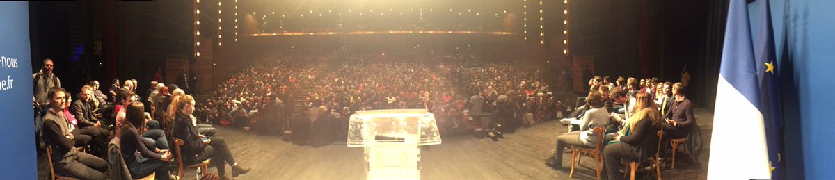 EmmanuelMacron's tweet photo. En direct de Nevers en cliquant sur ce lien : https://t.co/JtAqGTu0US  #MacronNevers https://t.co/rMZTd74W2b
