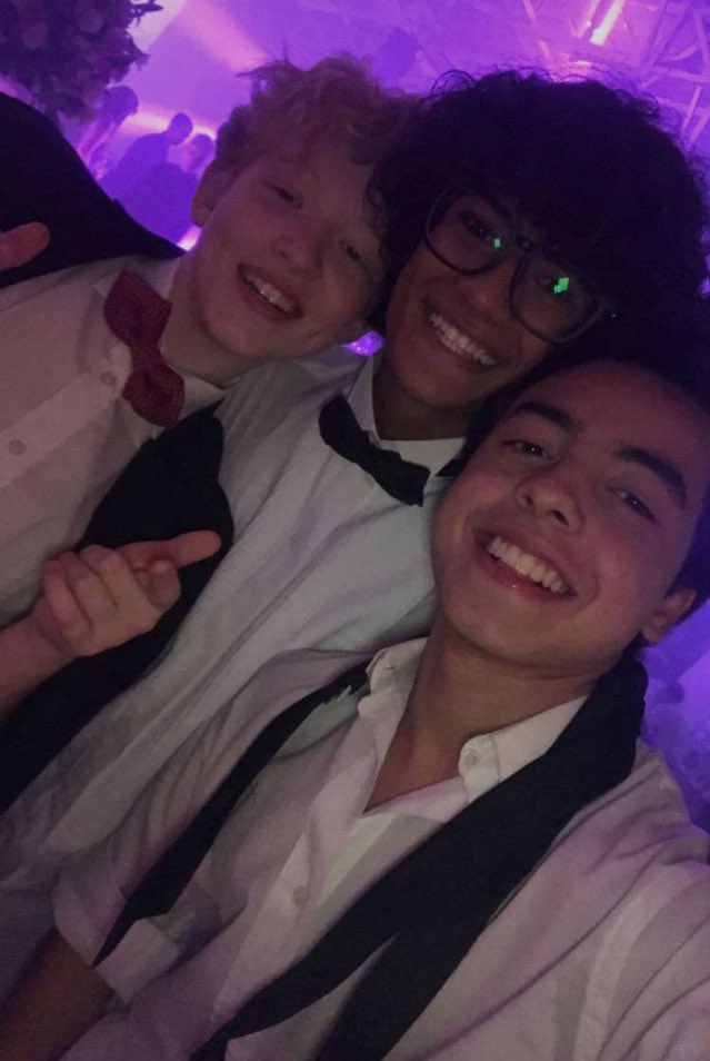 gustavodaneluz's tweet photo. brothers 🤘🏻 https://t.co/NfOiq8t1Ip
