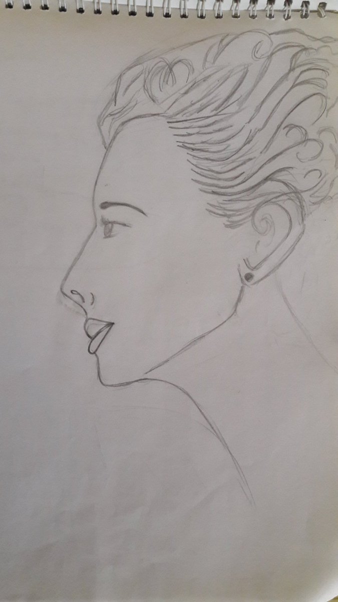 fatimaAlmamory's tweet photo. goodnight❤ #keepyourhopesup #iamtheartistoftheyear 😉 https://t.co/ke2h0KsW2Z
