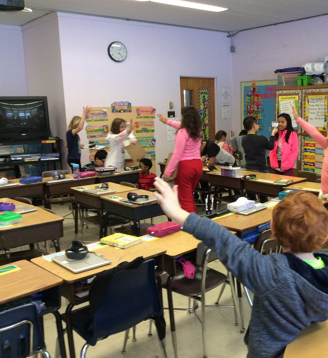 Playing Quiz-Quiz-Trade to practice place value makes for a fun Friday! <a href="/MrsShermanWTSD/">Mrs. Sherman</a> @Lafayette_25 #kidtweet