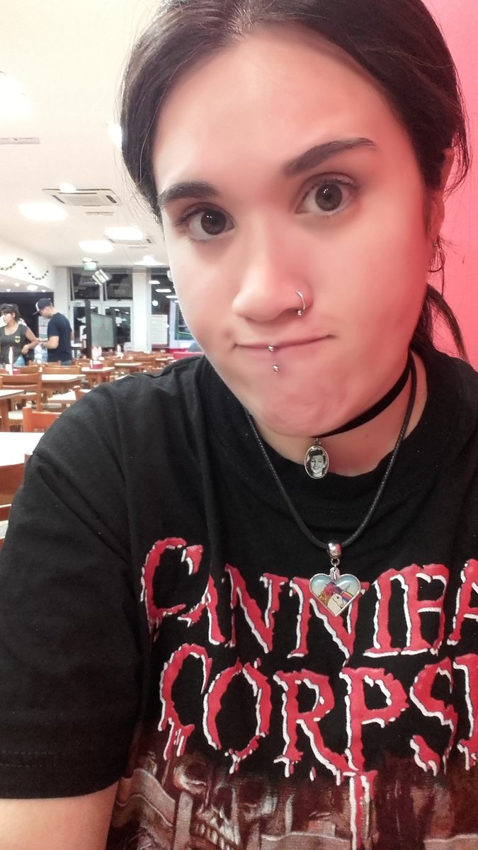 Chikane_Death's tweet photo. Esta es mi cara cuando paso el día con roci https://t.co/0OErWujq68