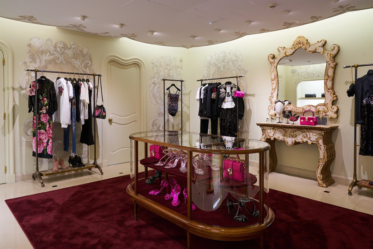 dolcegabbana's tweet photo. Baroque style and extravagant motifs dominate the interior of the women’s boutique in Rue du Faubourg Saint Honoré, in Paris. #DGLovesParis https://t.co/0MGEjKuL0S