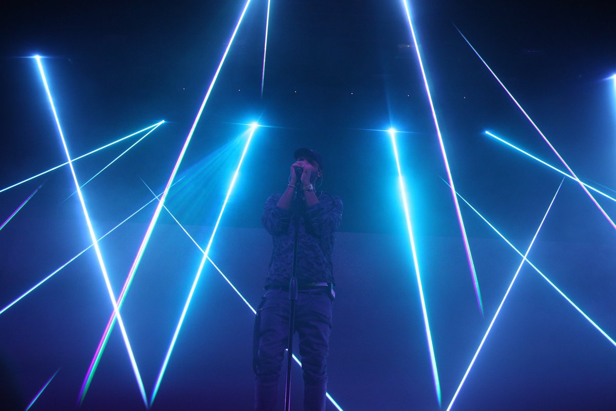 VTProDesign's tweet photo. Full production design with @partynextdoor #SummersOverTour
#PartyNextDoor https://t.co/jUddDJaGo0