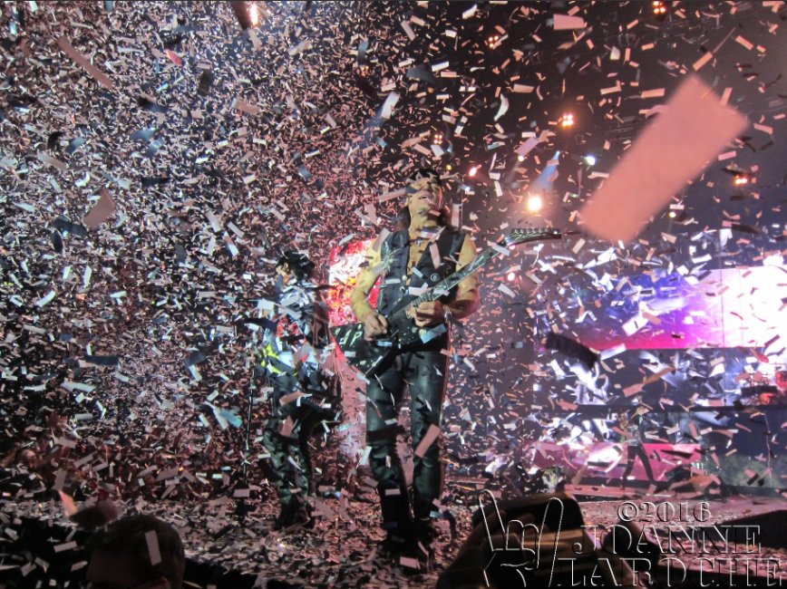 scorpions's tweet photo. Hope your weekend is DYNAMITE ✨✨✨ https://t.co/1lk1Hy5OZM