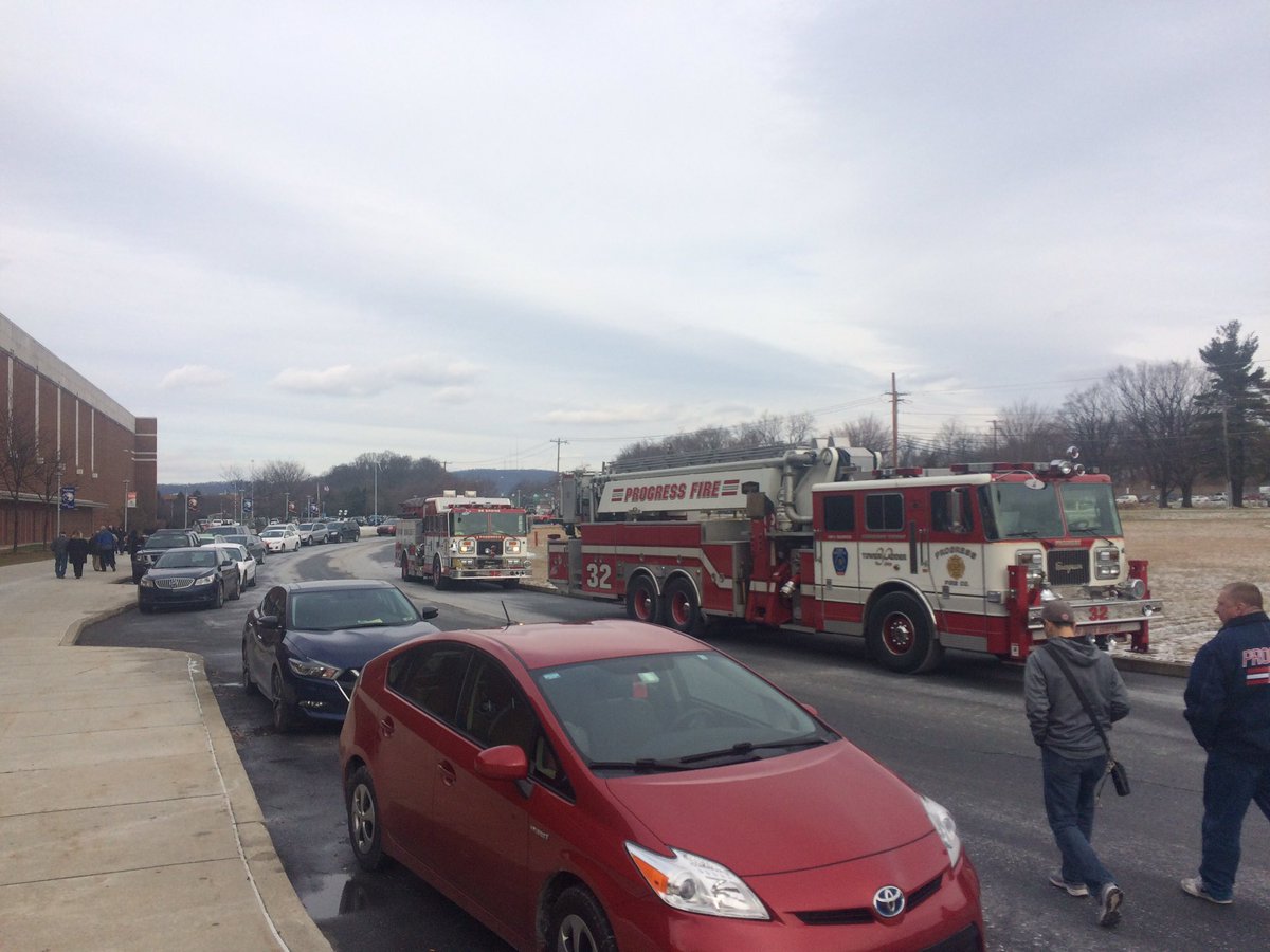 ProgressFire32's tweet image. Engine and Truck crew getting milkshakes from @padairymens  for lunch at the @PAFarmShow, then leaving for a 1st due box! #progressfire