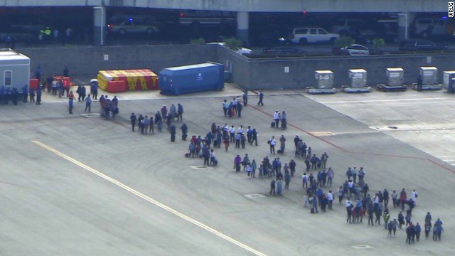 cnnbrk's tweet image. Five people killed in the shooting at Fort Lauderdale airport, a law enforcement official says. cnn.it/2iKk3Ug