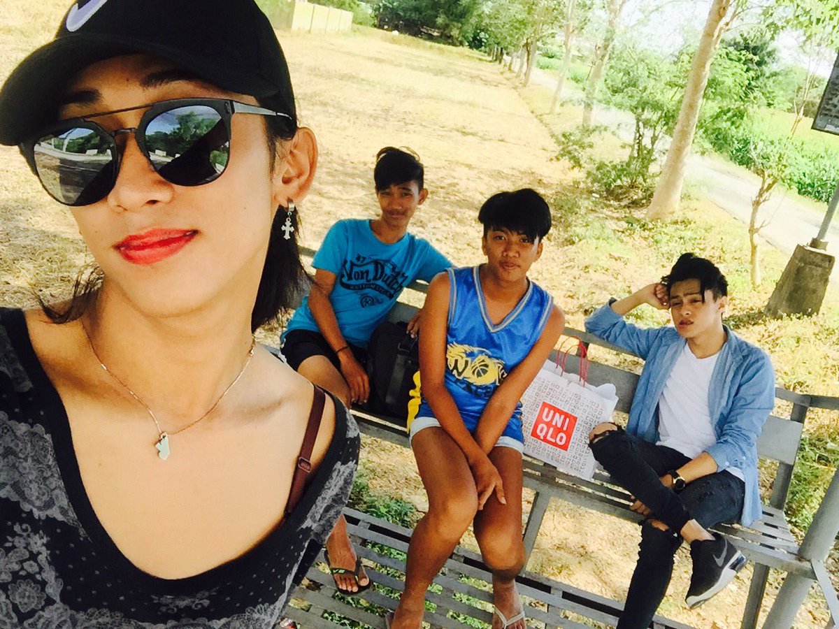 ThisIsMeLeon's tweet photo. Mahal na mahal daw nila ako hahahahahahahahahahahahahhaha https://t.co/rTdUZQLCbI