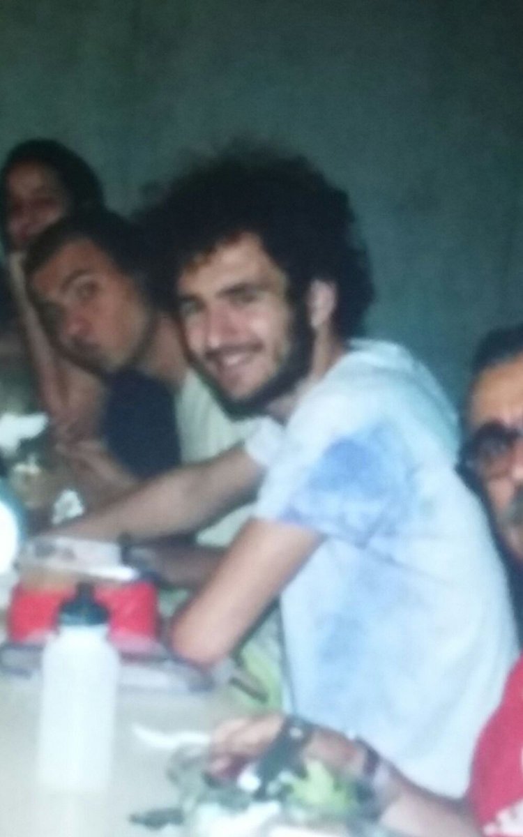 ClanRoverAlba's tweet photo. Cuando estás de campamento y te cae un rayo #PedroRover #ClanRoverAlba https://t.co/qwWKnnoVKT
