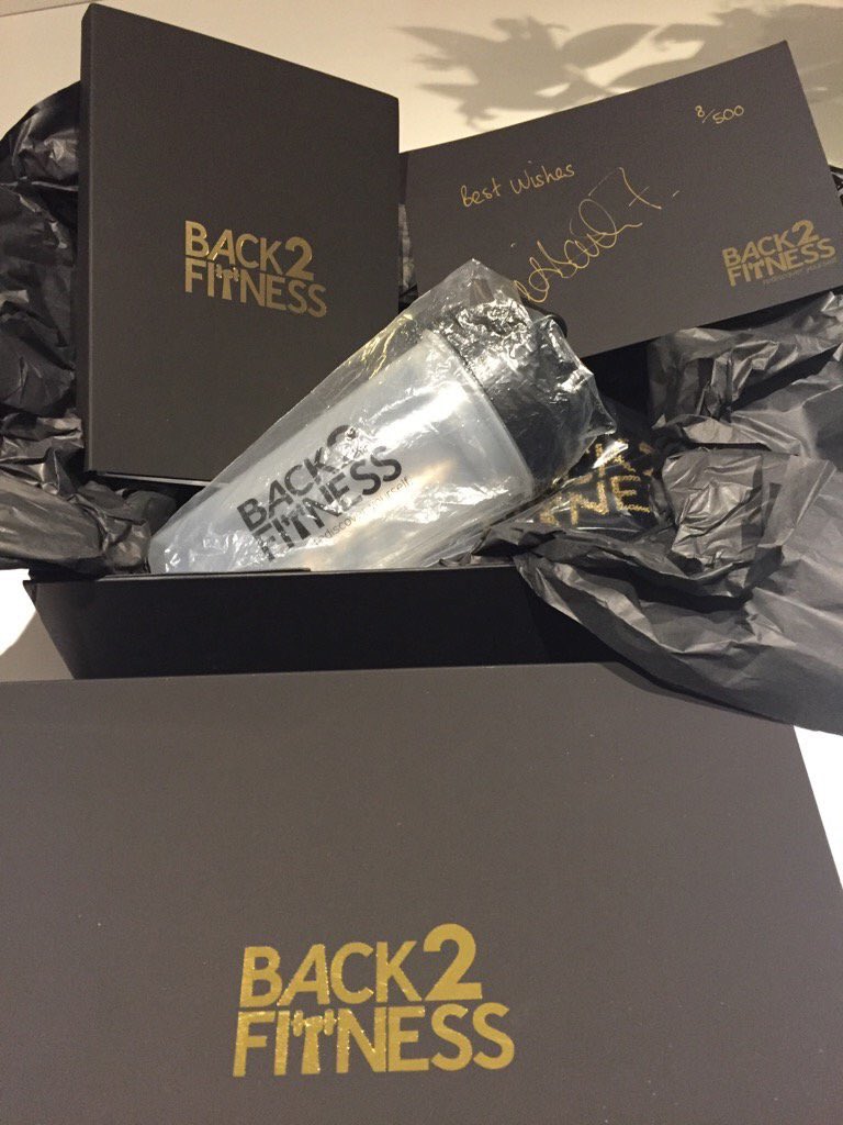 B2F_SYPC's tweet photo. 💥#GoldenGiveaway💥Simpy RT &amp; Follow us to enter! Once we hit 1k followers we will select one lucky winner for our premium package worth £99! https://t.co/ipgRtb2are