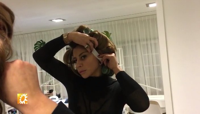 RTLBoulevard's tweet photo. Face Taping: stukje tape dé oplossing voor alles wat hangt #rtlboulevard #FaceTaping https://t.co/H1MhOdjGJ4 https://t.co/gHZuLHQtuF