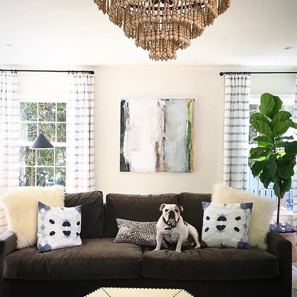 Throwback Thursday, our puppy approved Manhattan sofa! 🐶 Decorated beautifully by @isabellastylenc 📸