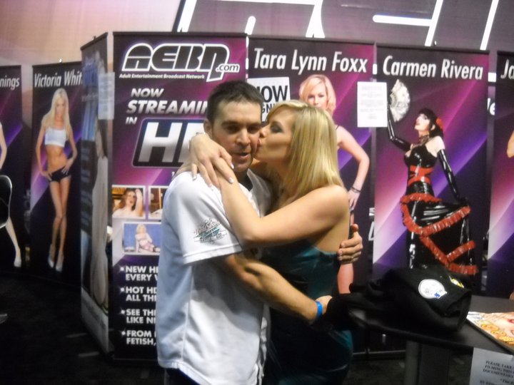 JohnCox411980's tweet photo. #flashbackfriday Me &amp; @TaraLynnFoxx at the 2011 AVN Expo! #TeamTLF https://t.co/Q1Jq8100ec