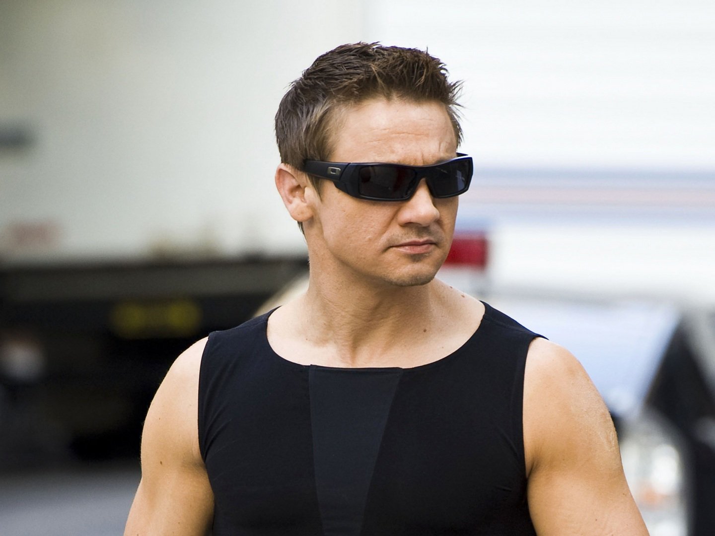 Happy birthday, Jeremy Renner! Maybe this year Marvel will be nice and announce a Black Widow & Hawkeye movie. 