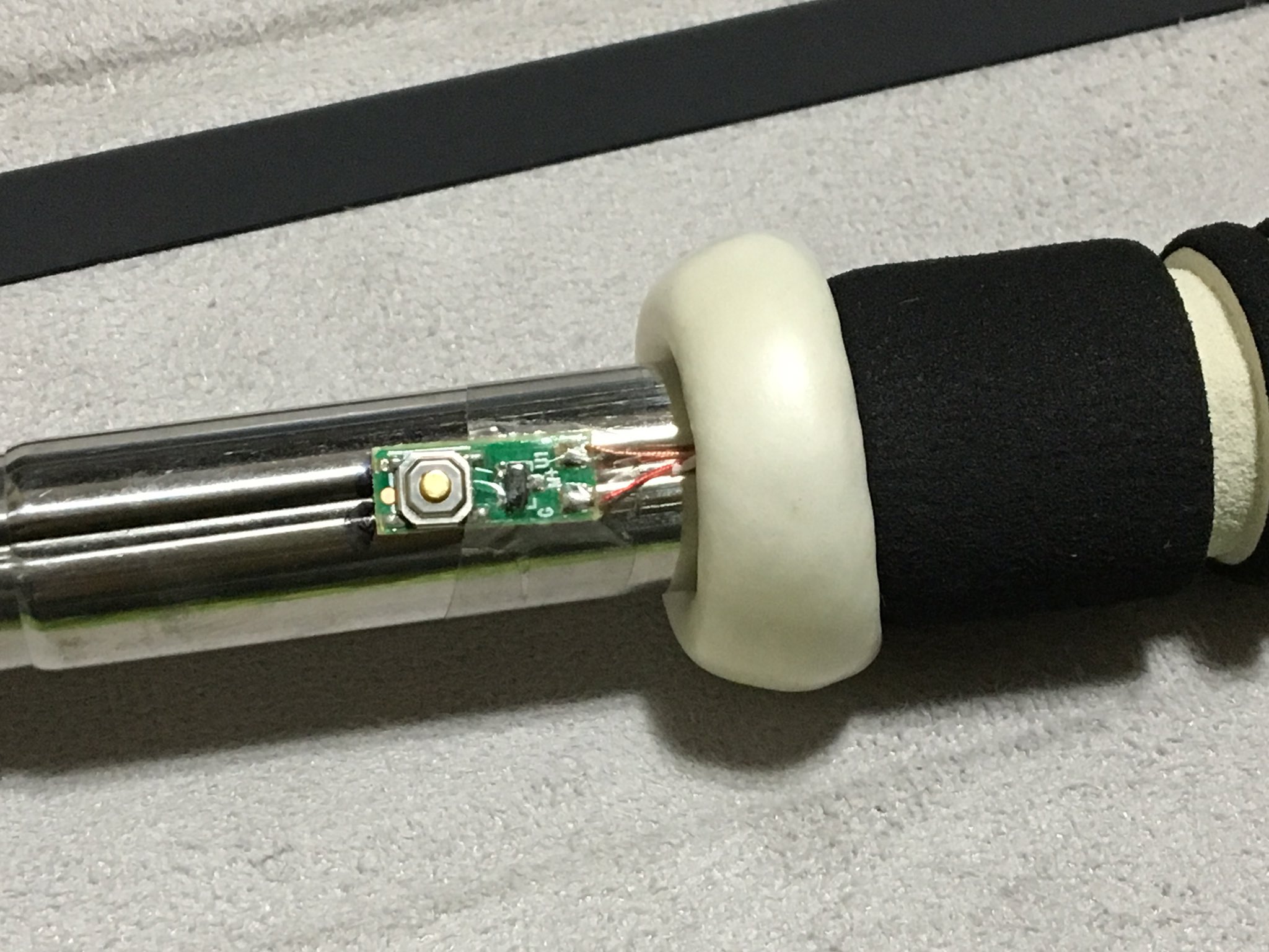 No 29 自撮り棒といえば昨日買ったのがひどかった 何しても全く反応しない Iphone Android両方 グリップカバーをめくるとボタン基盤を棒に直接セロテープ留めただけ さらにそのセロテープの上に剥き出しの配線2本をちょこんと載せただけという意味不明 No 29 自撮り棒といえば昨日買ったのがひどかった 何しても全く反応しない Iphone Android両方 グリップカバーをめくるとボタン基盤を棒に直接セロテープ留めただけ さらにそのセロテープの上に剥き出しの配線2本をちょこんと載せただけという意味不明
