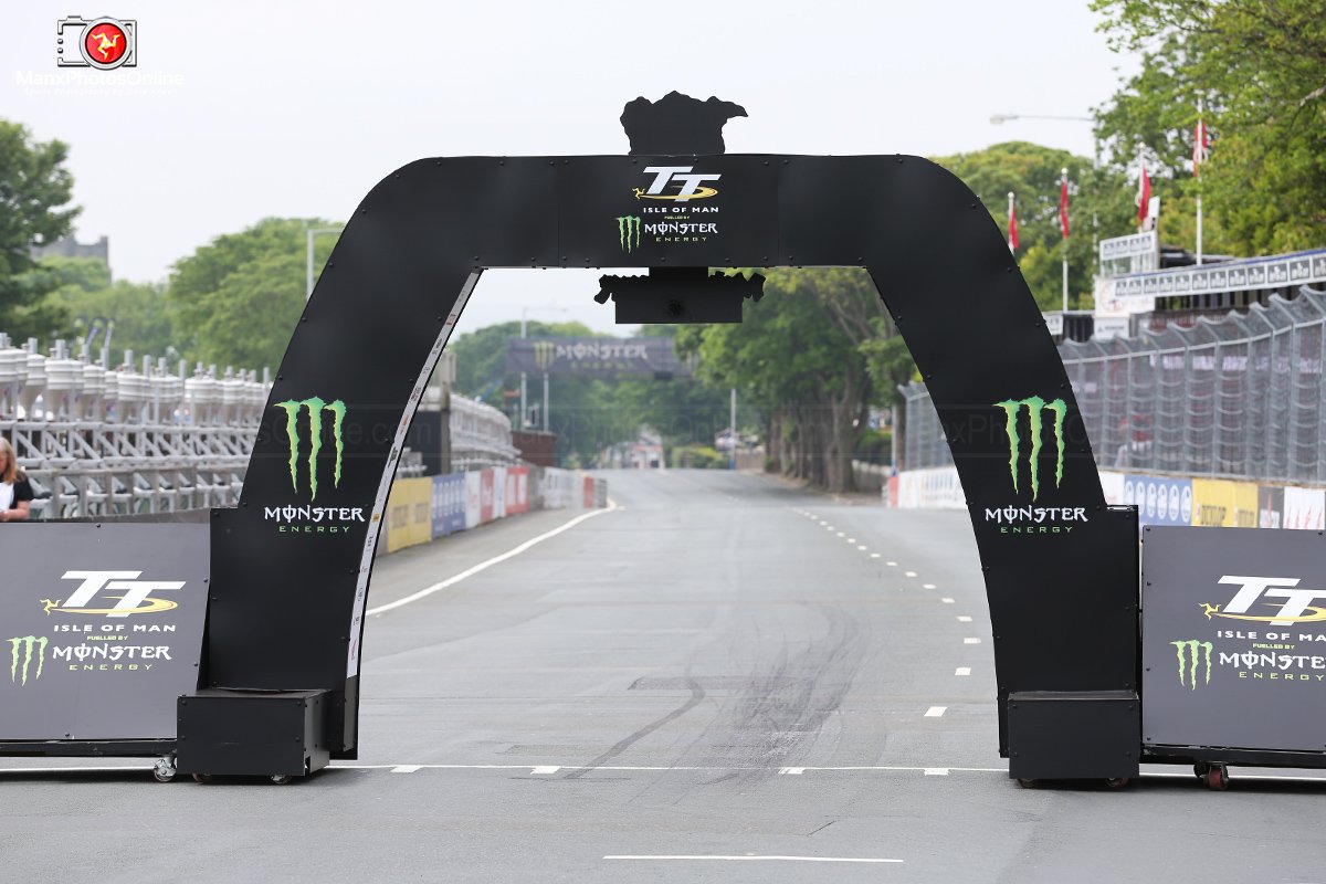 davekneen's tweet image. The view that most road racers look forward to, one of the most nerve-racking, exhilarating, and anxious times as well #140daystogo @iom_tt