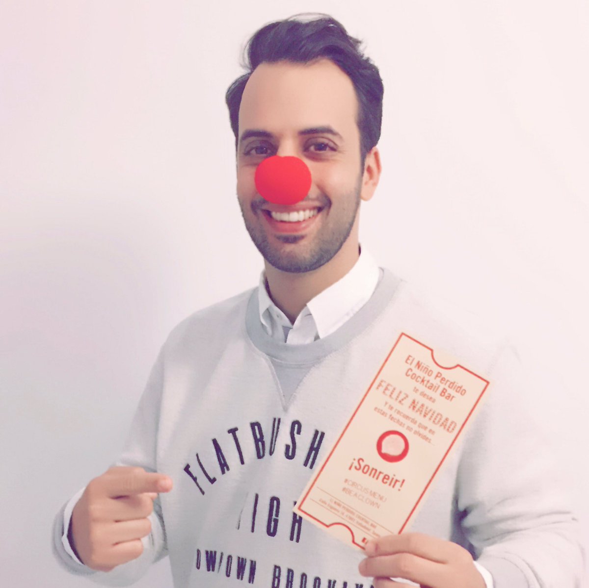 AngelArrunada's tweet photo. Felices Reyes!!!
Feliz Año y Feliz Navidad.
De los mejores regalos que puedes recibir... Una sonrisa 😃
#nuncaestarde
#circusmenu #beaclown https://t.co/zbQoIa5Ktr