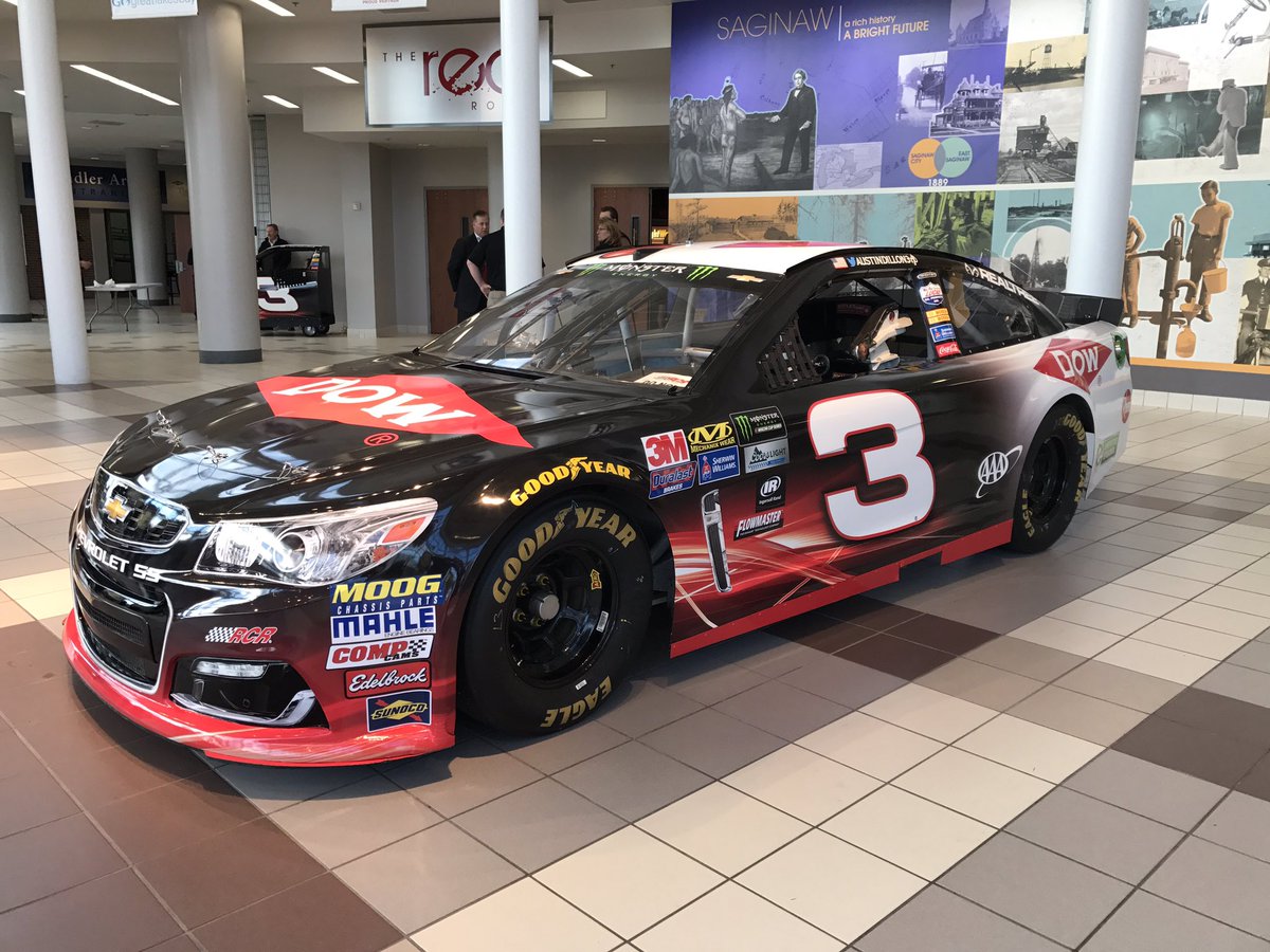 RCR3ADillon's tweet photo. We're putting the #3 car center ice in just a few short hours, come join us @SpiritHockey https://t.co/xipWmBqVxs