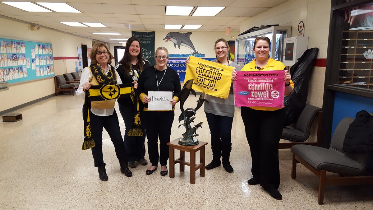 CHandte33's tweet photo. #HereWeGo #Steelernation     DES Dolphin Trainers Are Rooting For Our Hometown Team https://t.co/aevI6CHBjO