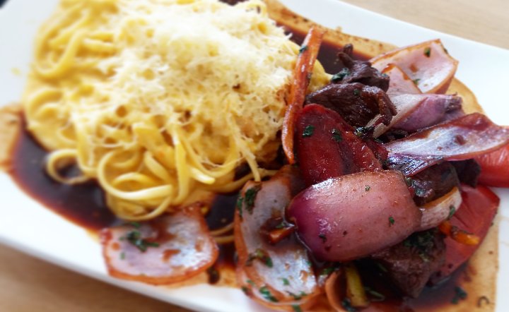 JaureguiPamela's tweet photo. Almuerzo de hoy 🐷🐷🐷 #LaEmolienteria https://t.co/yjyh4wP3JY