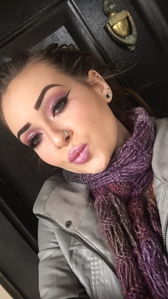 xxandi_'s tweet photo. #motd #udfullspectrum #tfbonbons #colourpop in#babykins too faced unicorn tears and damn Gina on the lips 💋☺️ https://t.co/1A91AuHFc4
