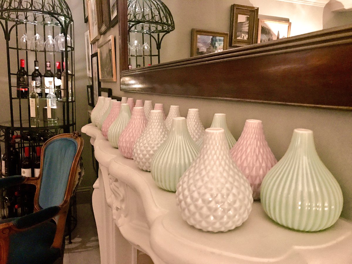 VilladiGeggiano's tweet photo. The Lounge 🍶🍶#toplondonrestaurants #thedevilisinthedetails #lovelondon #interiordesign #thelounge #fridaynight #postdinnerdrinks https://t.co/bnPqehVqGB
